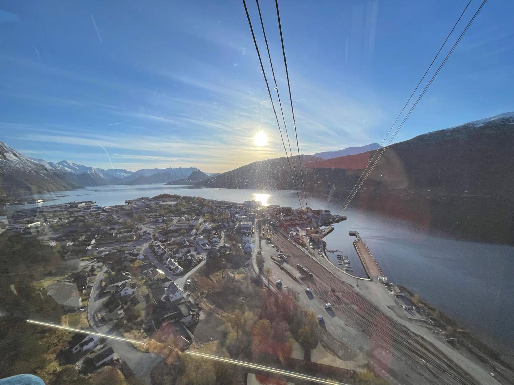 Bakkebo Trollstigen Apartment อองดาลส์เนส ภายนอก รูปภาพ