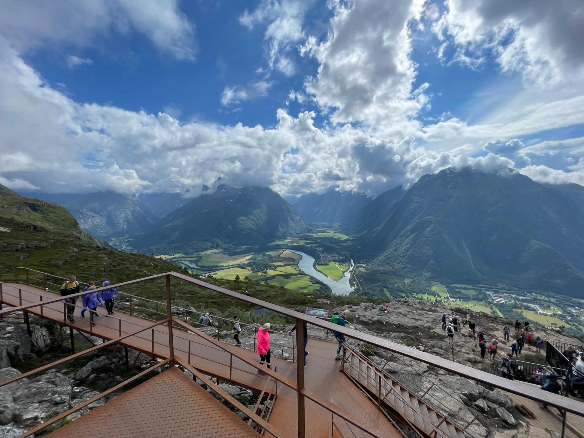 Bakkebo Trollstigen Apartment อองดาลส์เนส ภายนอก รูปภาพ
