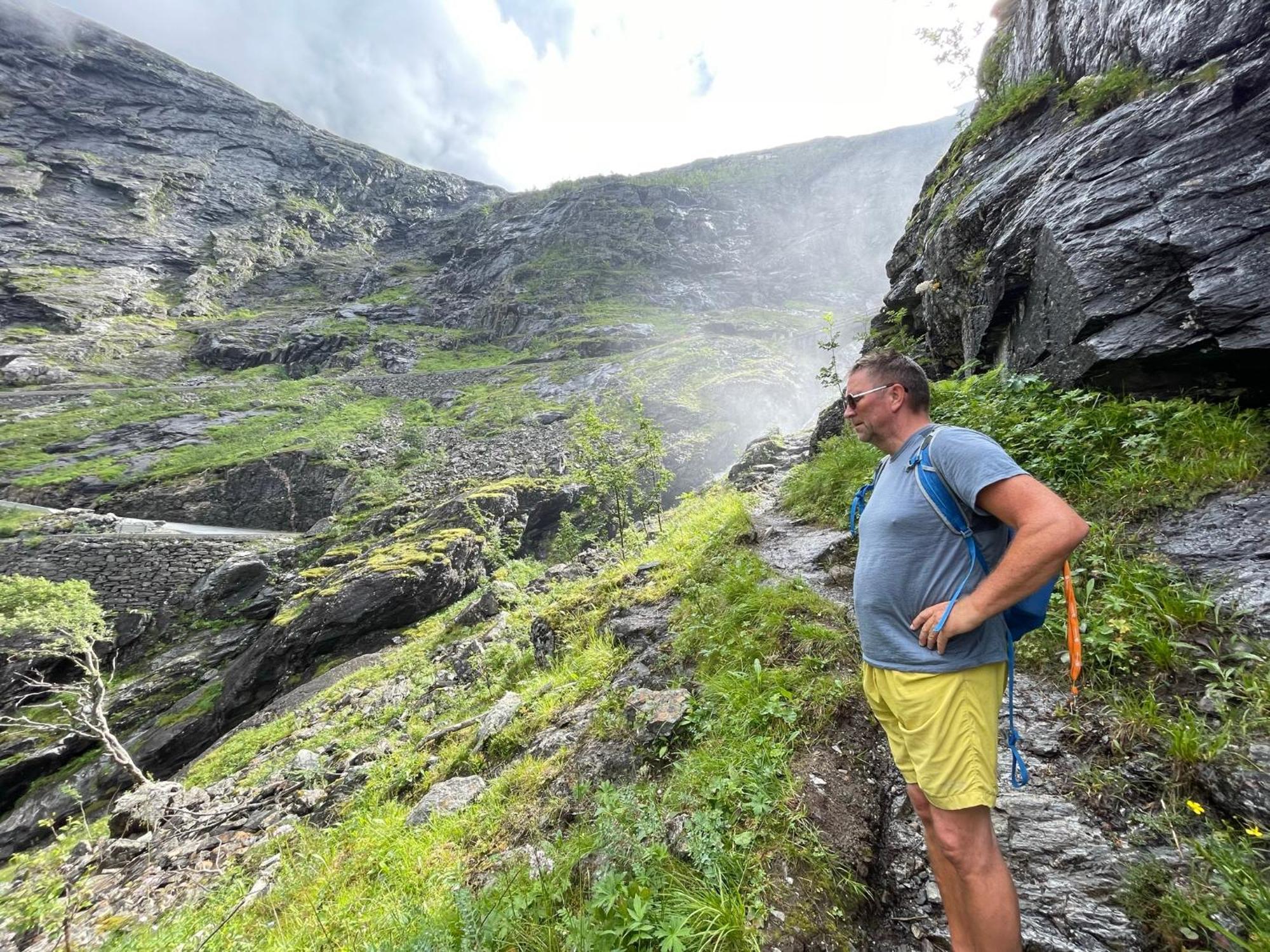 Bakkebo Trollstigen Apartment อองดาลส์เนส ภายนอก รูปภาพ